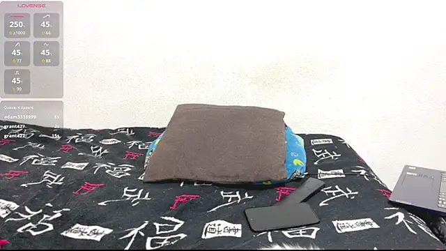 logan_x3 Show Webcam