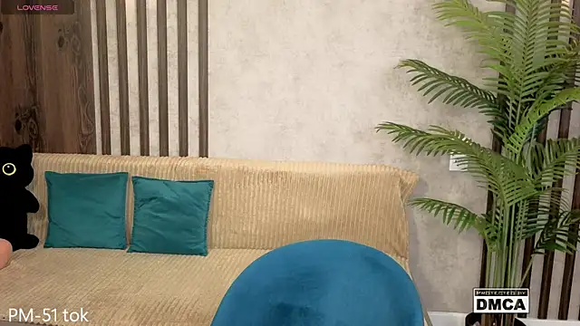 Holl1Would: απευθείας συνομιλία ΧΧΧ