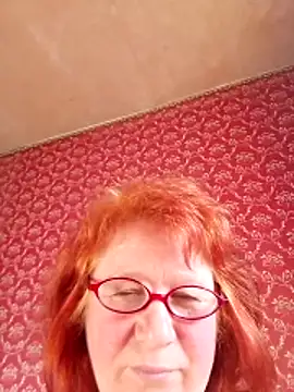 XXX chat uživo modela SquirrelFine