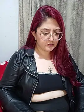 Chat +18 de JuliiGrey ao vivo