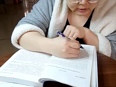 AngelwithEcup élő XXX-chatje