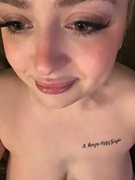 KellyMoors লাইভ XXX চ্যাট