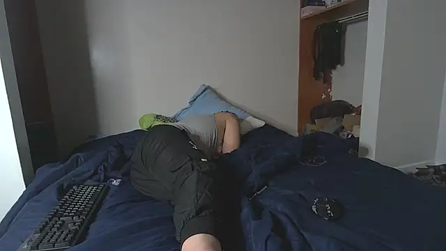 Zander823 Show in webcam