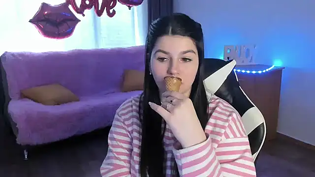 Chatroom XXX en direct de KisaModel