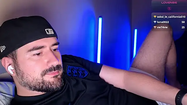 Chat +18 de DominantTheo ao vivo