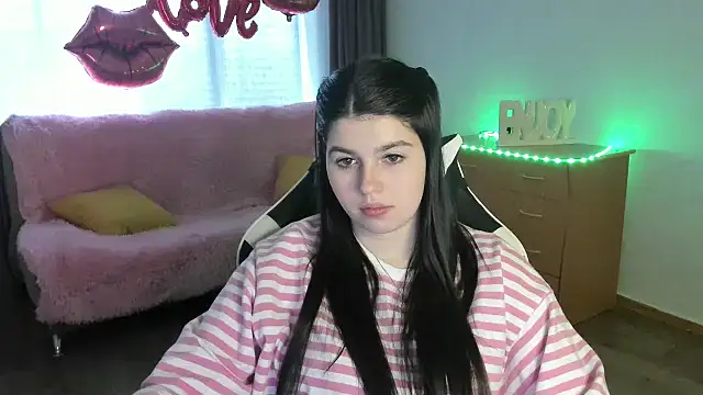 KisaModel's Live XXX Chat