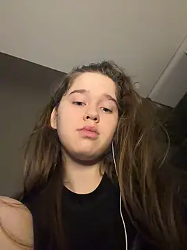 HornyGirlH Show in webcam