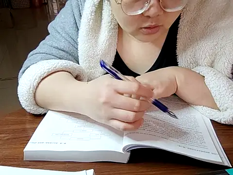 Chatroom XXX en direct de AngelwithEcup