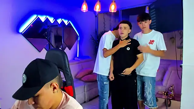 Houseofwarrios' Live XXX Chat