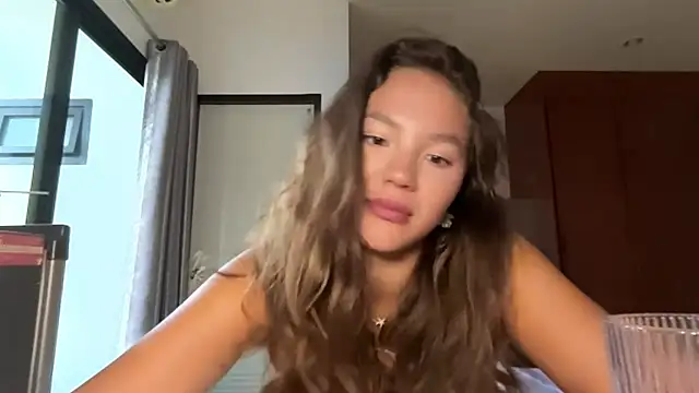 عرض كام kamila_18_french