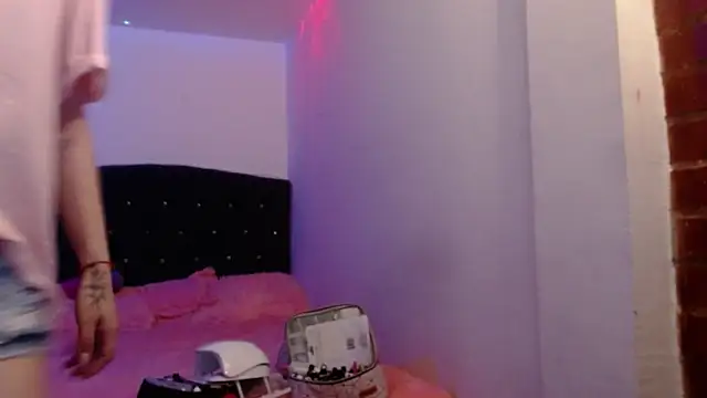 holy_juli élő XXX-chatje