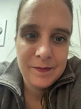 Chantalee élő XXX-chatje