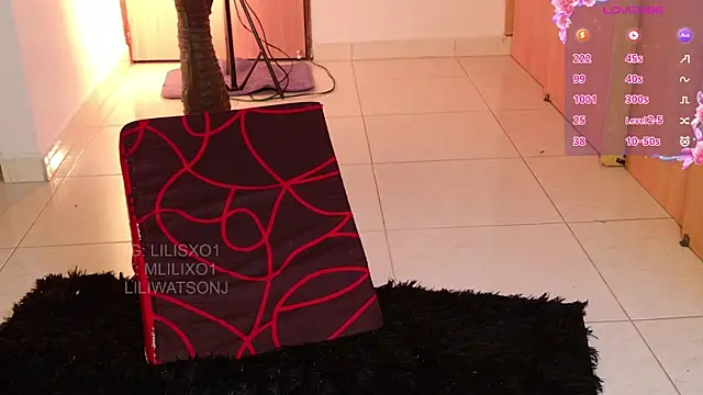 liliwatsonj élő XXX-chatje