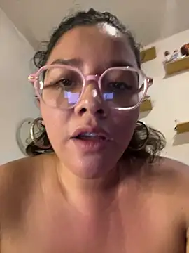 Vivi_Kvsh's Webcam Show