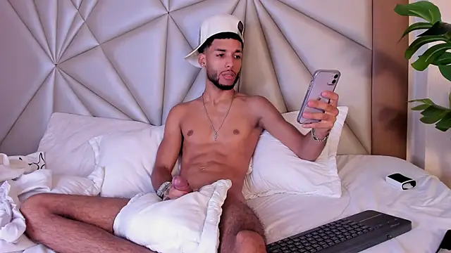 Thiagoferreti: онлайн-секс-чат