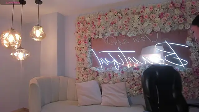 XXX chat uživo modela BellaRose_X