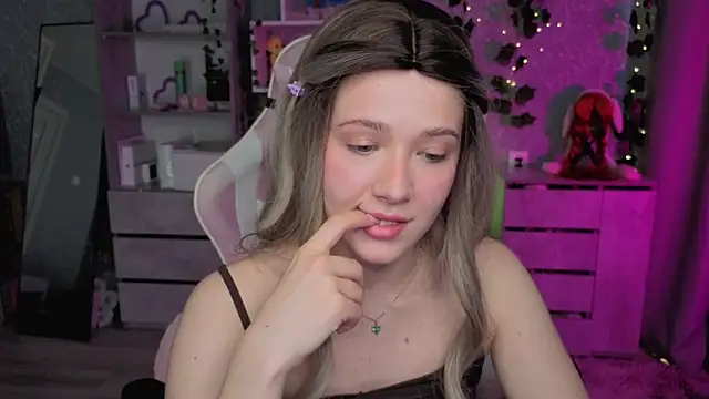 luna_cross Adlı Modelin Canlı XXX Sohbeti