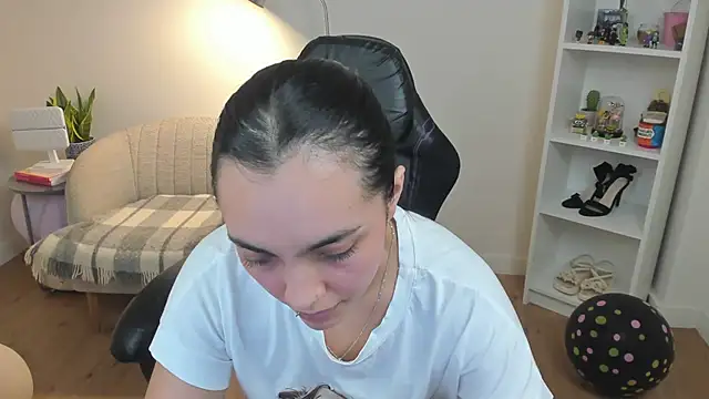 XXX chat uživo modela _BellaEvans_
