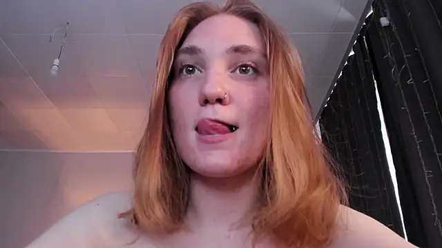 XXX chat uživo modela ReddHotPipper