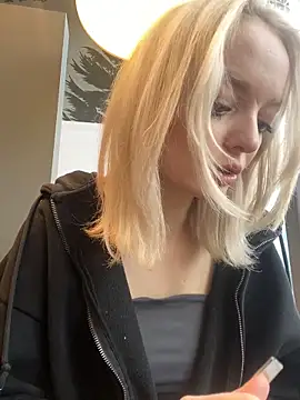 XXX chat uživo modela aka_Blonde