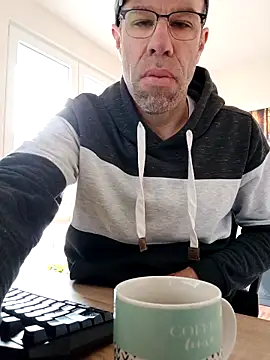 دردشة DaddyHarry_MatureStallion الجنسية المباشرة