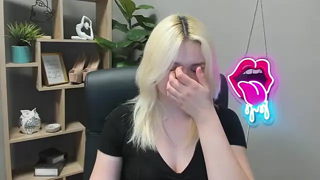 SweetLilyxo's Live XXX Chat