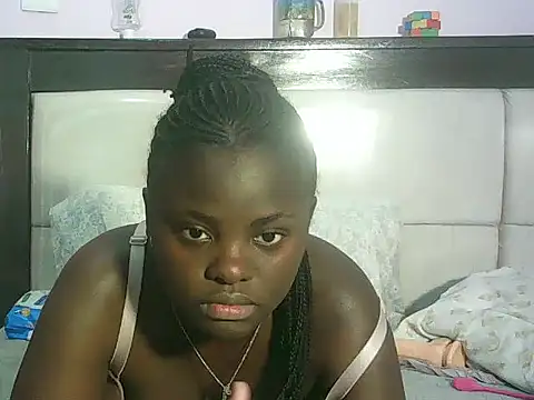 Inaya_KiaraのライブXXXチャット