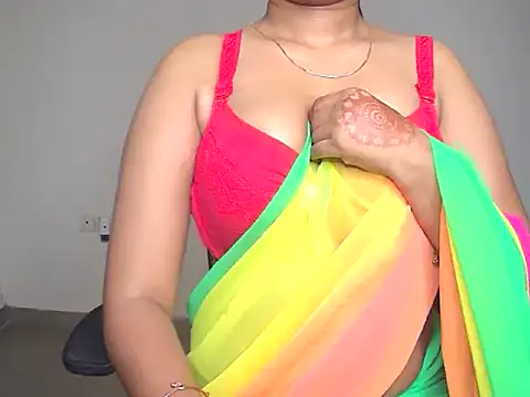 shnya92: διαδικτυακό σόου στην κάμερα