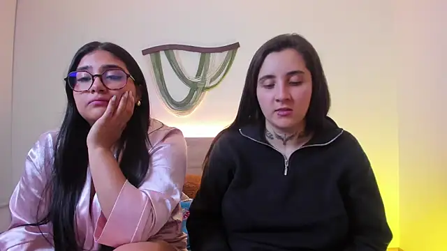 Elisa_n_Emma live XXX chat