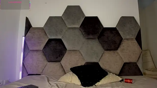 Latrellx7 webkamerás műsora