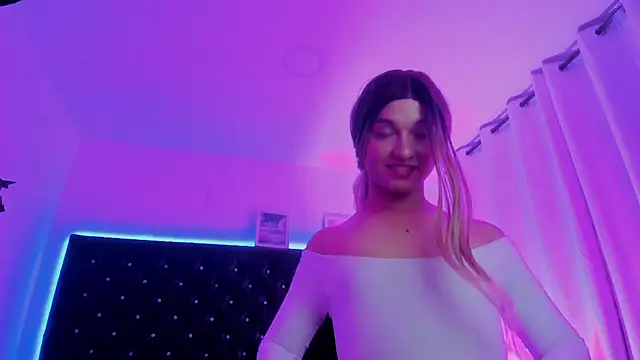 BellaRoge's Webcam Show