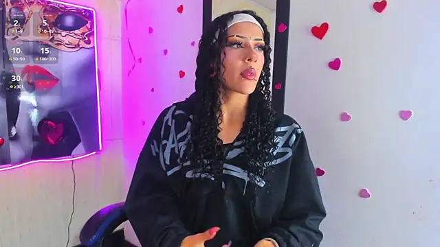 dolly_boob élő XXX-chatje