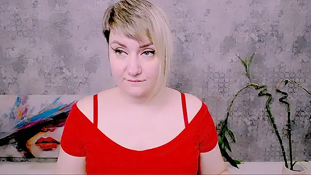 Djullia élő XXX-chatje