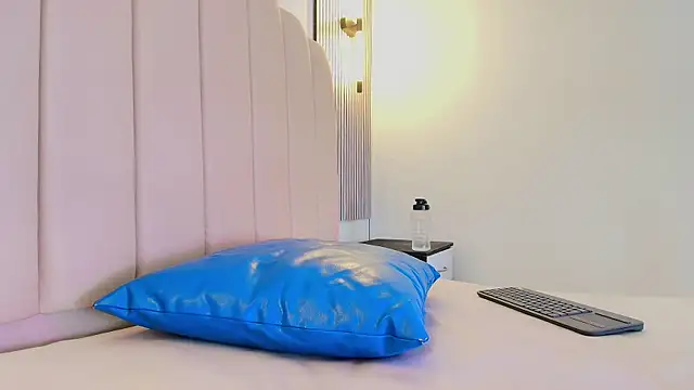 lian_cameron's Webcam Show