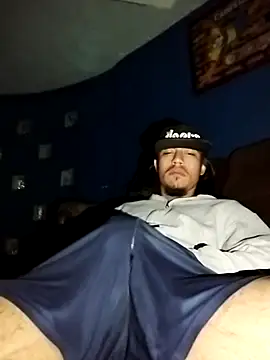 AlexAlejandro13 élő XXX-chatje