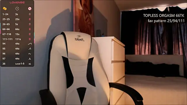 Aura_boobss' Live XXX Chat