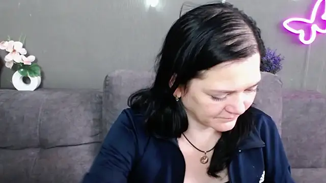 LauraFinn Chat XXX live