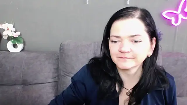 LauraFinn live XXX chat