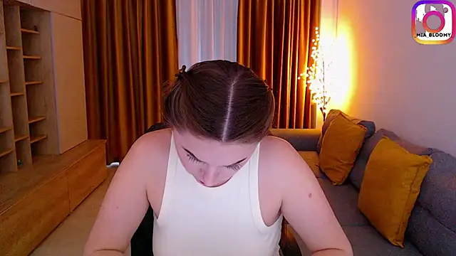 mia_bloomy's Live XXX Chat