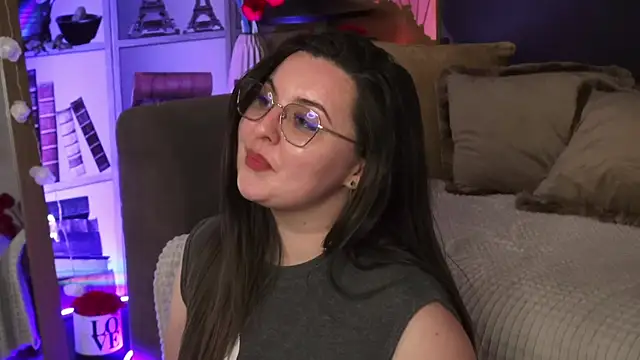 Mia_Swano Adlı Modelin Canlı XXX Sohbeti