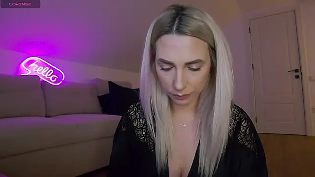 KhloeK Chat XXX live