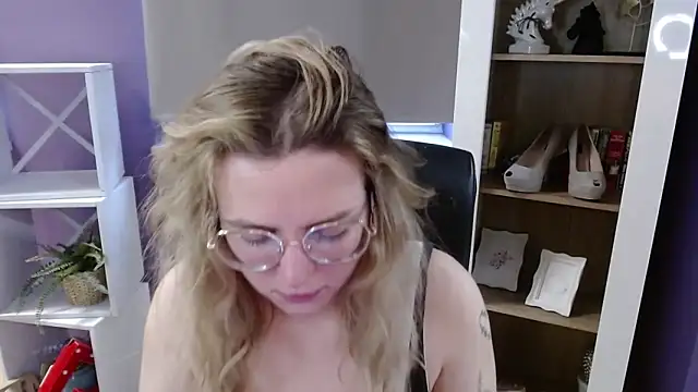 Zoey_Erotic Chat XXX live