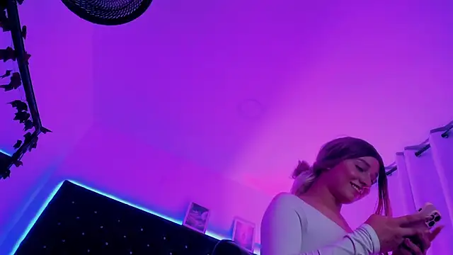 BellaRoge's Webcam Show