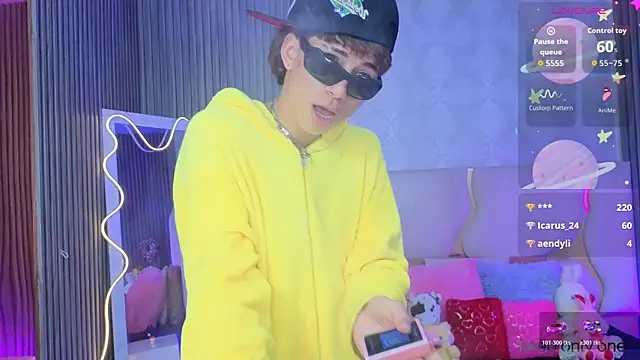 kaelwolf_tay Show in webcam