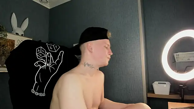 Show modela AlexxSweet na web-kameri