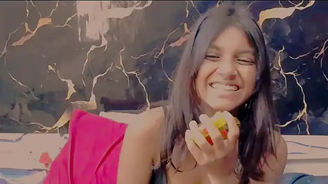 Cutie_pie2's Live XXX Chat