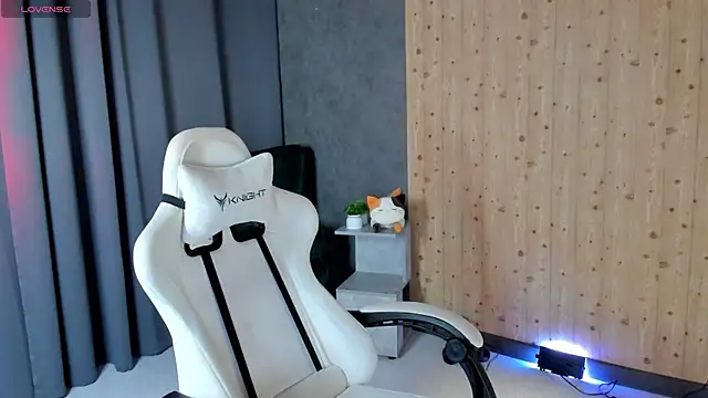 LeticiaRomano Adlı Modelin Canlı XXX Sohbeti