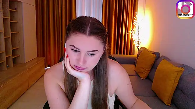 mia_bloomy élő XXX-chatje