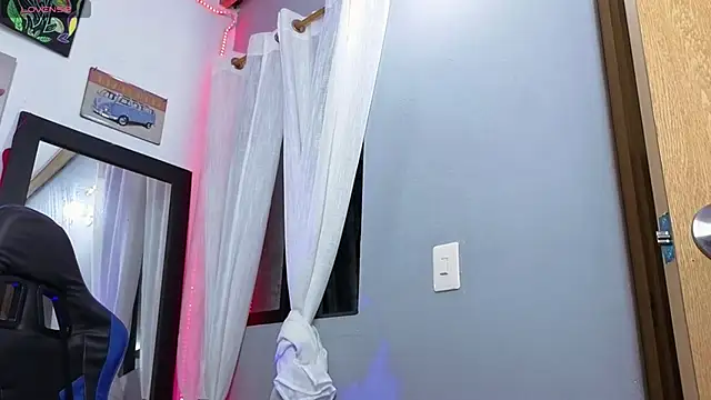 Chat +18 de Veronica_111 ao vivo