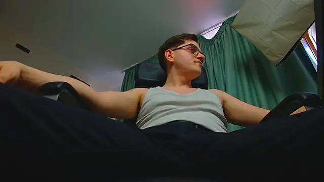 FelixStarkk 网络视讯表演